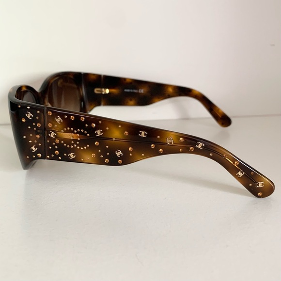 Chanel y2k crystal logo sunglasses - Picture 5 of 16